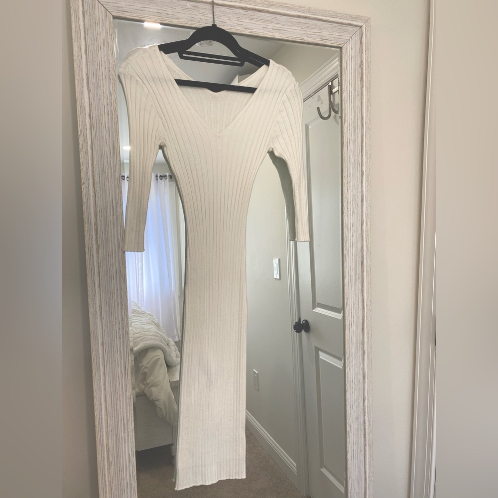 White Guess Sweater dress with sleeves